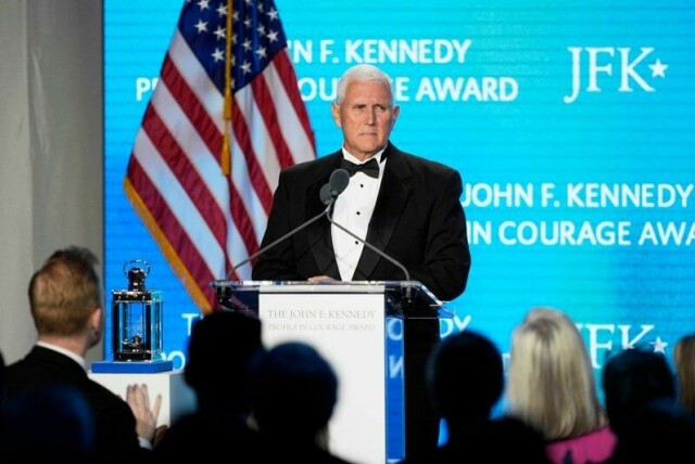 USAs tidligere visepresident Mike Pence under utdelingen søndag kveld.