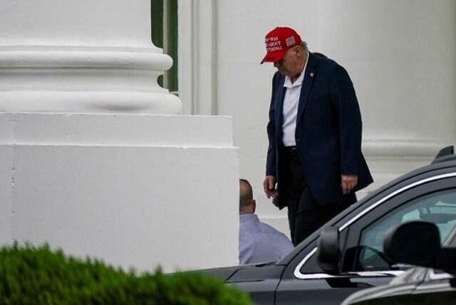 – Alle som gjør blemmer som skaffer Trump negative medieoverskrifter ligger farlig an. Trump fører garantert tabberegnskap, mener USA-ekspert Hilmar Mjelde. På bildet forlater USAs president Donald Trump Det hvite hus, i Washington, D.C., USA, 19. april 2025. REUTERS/Nathan Howard