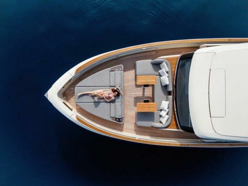Designeren Christian Grande har delt inn Invictus Yachts ST550 i tre like store seksjoner, der baugen er avdelingen for å se på skyene og la tankene fly. Designeren Christian Grande har delt inn Invictus Yachts ST550 i tre like store seksjoner, der baugen er avdelingen for å se på skyene og la tankene fly. Foto: Invictus Yachts