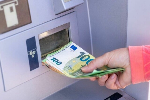 Visse kontanter, som gamle 50-eurosedler, tas ut av sirkulasjon i Spania.