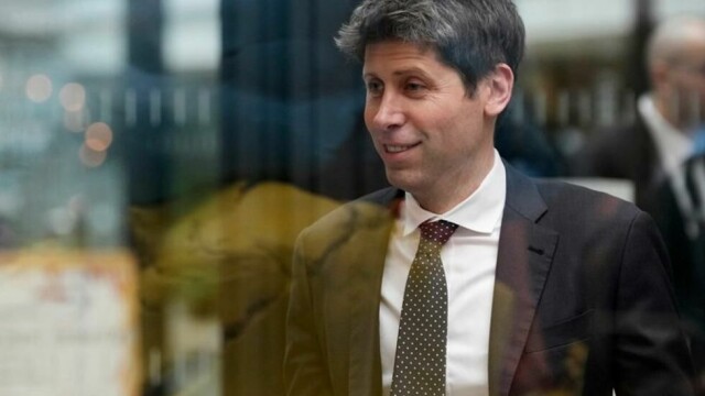 OpenAIs administrerende direktør Sam Altman sier at planen om å gjøre selskapet til kommersiell virksomhet, skrinlegges.