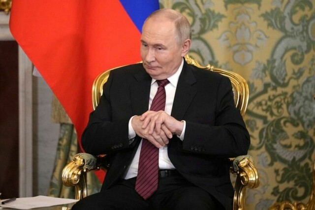 Russlands president Vladimir Putin foreslår direkte samtaler med Ukraina.