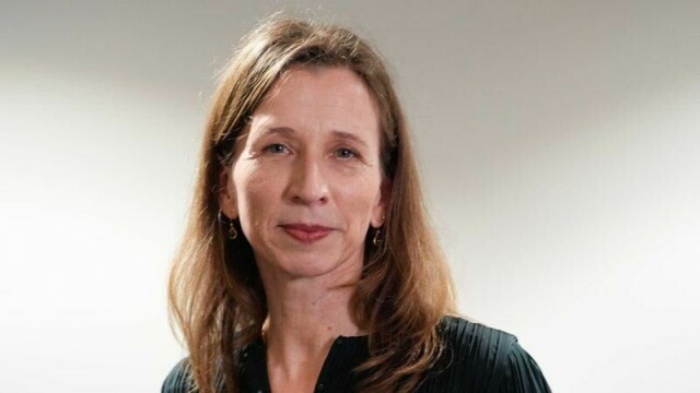 Justisminister Astri Aas-Hansen (Ap) mener det er behov for å gjøre nye vurderinger rundt permisjon og prøveløslatelse for forvaringsdømte.