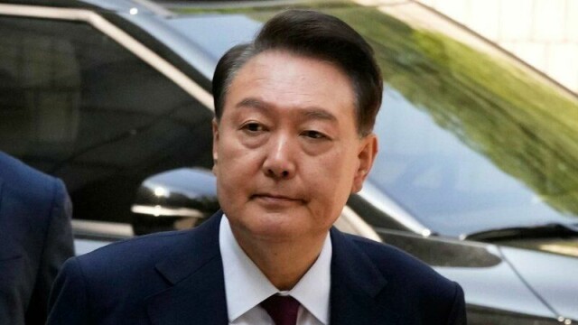Sør-Koreas avsatte president Yoon Suk-yeol forlater det konservative partiet PP og ber folk slutte opp om partiets offisielle kandidat i det kommende valget. Arkivfoto: Ahn Young-joon / AP / NTB