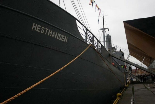 Lasteskipet Hestmanden, her fotografert i Kristiansand i 2011, er en del av konvoien.