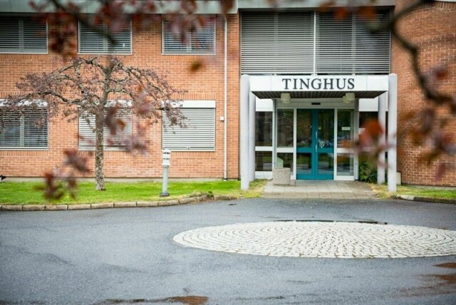 Saken mot kvinnen skal gå over to dager i tingretten her i Hokksund i september.