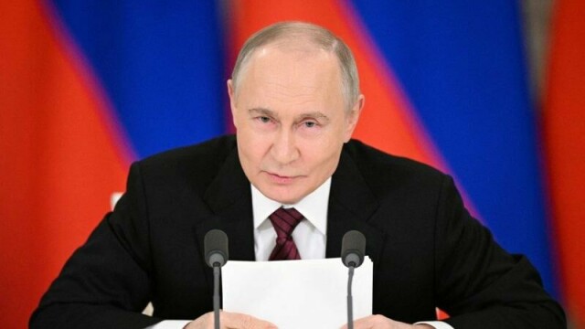 Det er knyttet stor spenning til om Russlands president Vladimir Putin kommer til å møte Ukrainas president Volodymyr Zelenskyj denne uken.