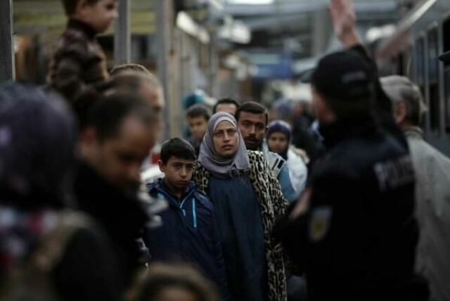 Rekordmange flyktninger og migranter fikk innvilget statsborgerskap i Tyskland i fjor. Dette bildet er 2015, da et stort antall krigsflyktninger fra Syria ankom Tyskland.