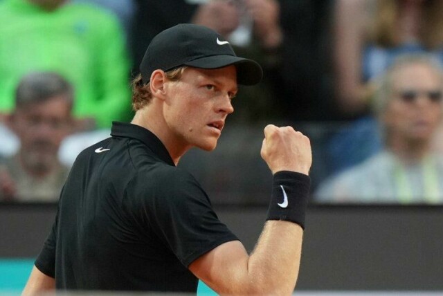 Jannik Sinner er tilbake på tennisbanen og klar for kvartfinale i Internazionali d'Italia.