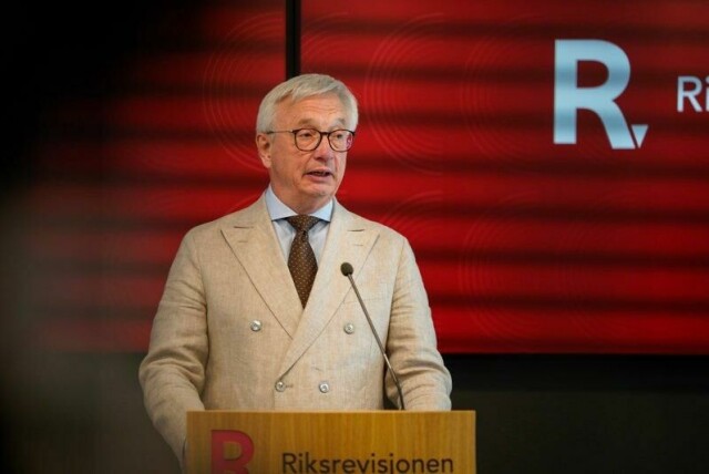 Riksrevisor Karl Eirik Schjøtt-Pedersen var klar i sin kritikk da ha tirsdag la fram to nye rapporter som handler om totalforsvaret og om sikring av havner.