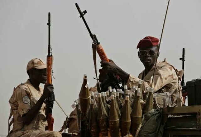 El Fasher er den siste store byen i Darfur som ikke kontrolleres av RSF-militsen (bildet), som lenge har angrepet området.