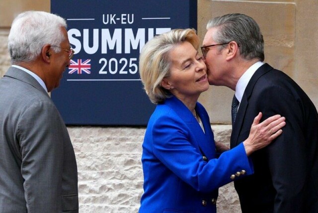 Storbritannias statsminister Keir Starmer (t.h.) tar imot EU-kommisjonens president Ursula von der Leyen og president for EUs ministerråd Antonio Costa i London.