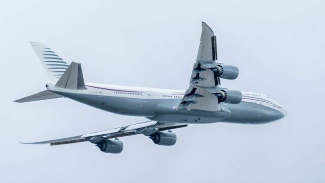 Donald Trump har tilsynelatende ingen problemer med å motta en luksusutgave av en Boeing 747 jumbojet i gave fra Qatar. Arkivfoto: Ben Curtis / AP / NTB