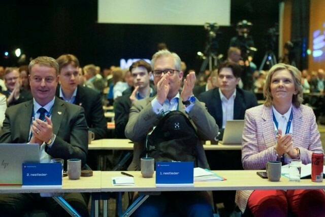 Partileder Sylvi Listhaug, Hans Andreas Limi og Terje Søviknes på landsmøtet til Fremskrittspartiet i fjor. Foran årets landsmøte foreslår valgkomiteen gjenvalg av begge de to nestlederne.