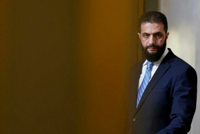I en tale i Aleppo sier Syrias overgangspresident Ahmed al-Sharaa at arbeidet med å gjenoppbygge landet bare så vidt har begynt. Arkivfoto: Stephanie Lecocq / AP / NTB