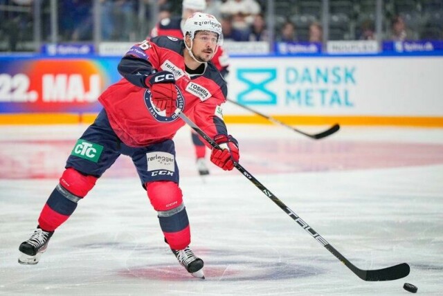 Mats Zuccarello i aksjon i OL-kvalifiseringskampen i ishockey mellom Norge og Japan i Aalborg i august 2024.