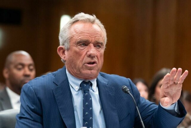 USAs helseminister Robert F. Kennedy junior langer ut mot WHO i en uttalelse der han og hans argentinske kollega Mario Lugones bekrefter at de melder seg ut av helseorganisasjonen. Arkivfoto: Manuel Balce Ceneta / AP / NTB