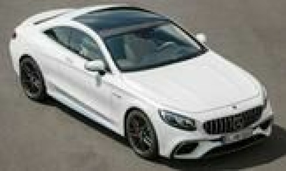 AMG S 63 4Matic + er nesten en million kroner billigere enn AMG S 65. Men den er betydeligere raskere, og har firehjulsdrift. AMG S 63 4Matic + er nesten en million kroner billigere enn AMG S 65. Men den er betydeligere raskere, og har firehjulsdrift.