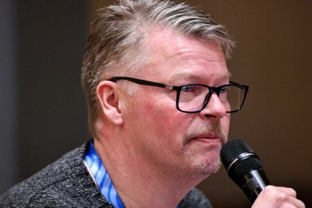 Journalist Tomas Petterson i den svenske avisen Expressen under pressemøtet foran verdenscuprennene i desember sist år.