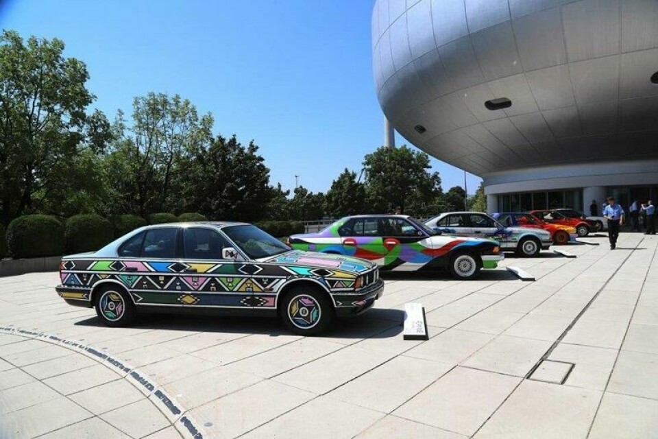 Esther Mahlangus BMW 525i fra 1991 og César Manriques BMW 730i 1990 utenfor BMWs hovedkontor Vierzylinder for et par år siden. Esther Mahlangus BMW 525i fra 1991 og César Manriques BMW 730i 1990 utenfor BMWs hovedkontor Vierzylinder for et par år siden. Foto: Ivar Engerud / Finansavisen