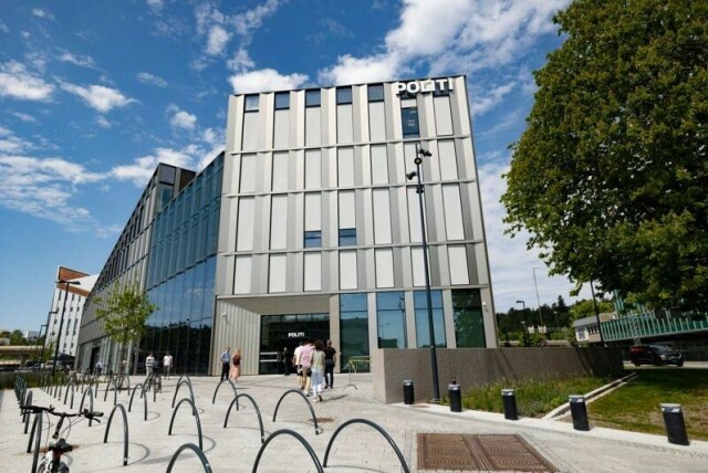 Det er melding om røykutvikling ved politihuset i Kristiansand.