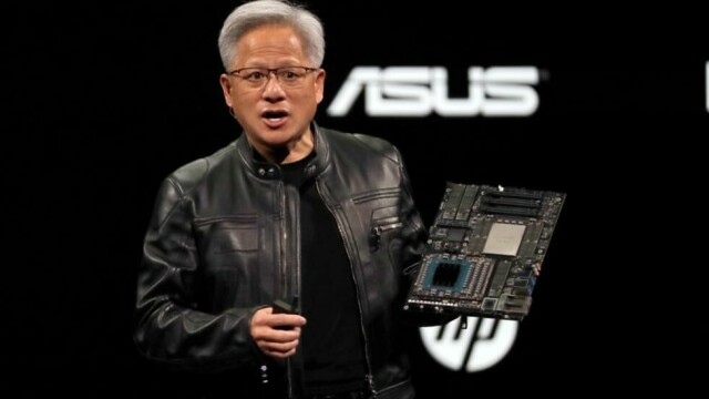 Nvidias toppsjef Jensen Huang, her på en messe i Taipei tidligere denne uken, advarer om at Kina kan komme til å lage sitt eget KI-økosystem som til slutt kan kappes med USA.