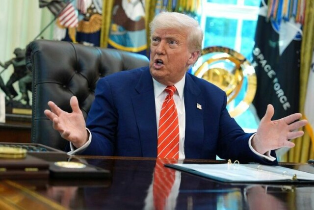 USAs president Donald Trump sa han var overrasket og misfornøyd med de russiske angrepene mot Ukraina mens arbeidet med fredssamtaler var i gang.