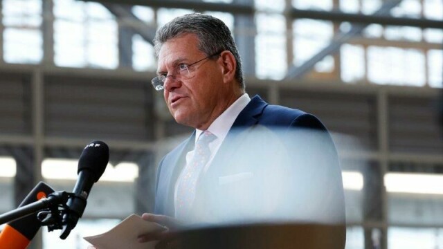 EUs handelssjef Maros Sefcovic sier EU prioriterer en framoverlent løsning på tollproblemene.