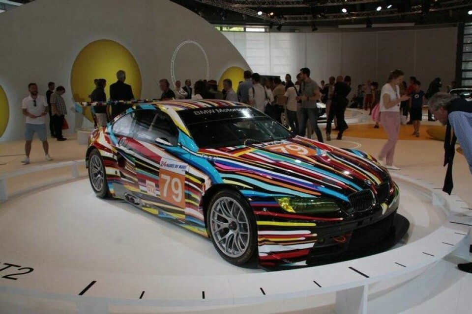 Jeff Koons BMW M3 GT2 ble racet på Le Mans i 2010, og den kommer til Stockholm i mai og Båstad siste helgen i juni. Jeff Koons BMW M3 GT2 ble racet på Le Mans i 2010, og den kommer til Stockholm i mai og Båstad siste helgen i juni. Foto: Ivar Engerud / Finansavisen