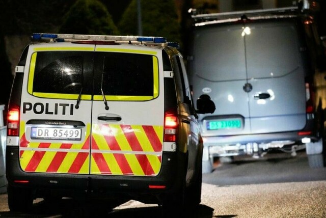 Politiet og deres krimteknikere jobber på en adresse i Horten søndag kveld.