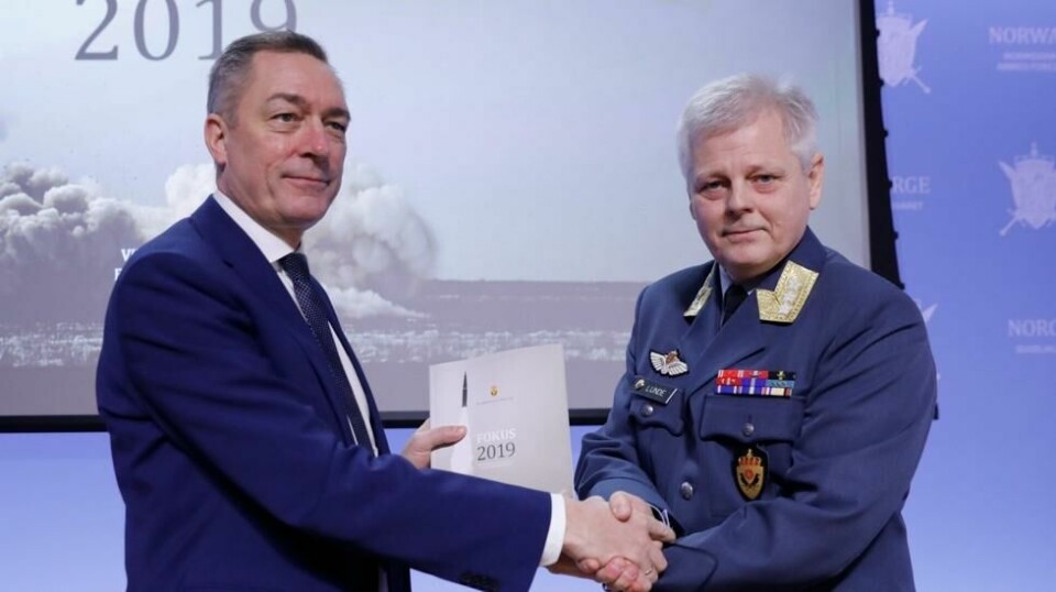 Tidligere har både forsvarsminister Frank Bakke-Jensen og sjef for Etterretningstjenesten, generalløytnant Morten Haga Lunde, ivret for utkastet til ny lov for Etterretningstjenesten. Nå åpner statsråden for å endre denne etter hard kritikk under høringen.