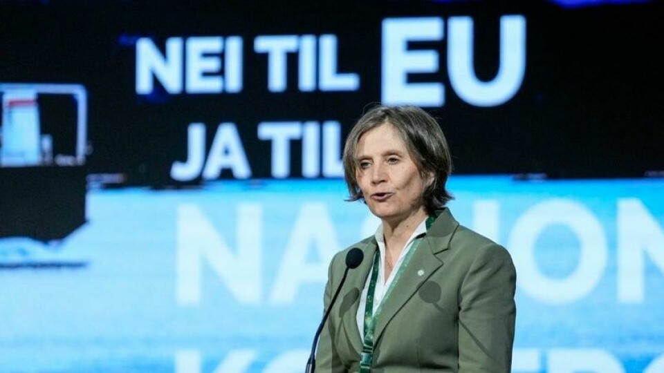 Kjersti Toppe (Sp) taler til Senterpartiets landsmøte. Bak henne står det «Nei til EU». Kjersti Toppe (Sp) taler til Senterpartiets landsmøte. Bak henne står det «Nei til EU». Foto: Jan Kåre Ness / NTB