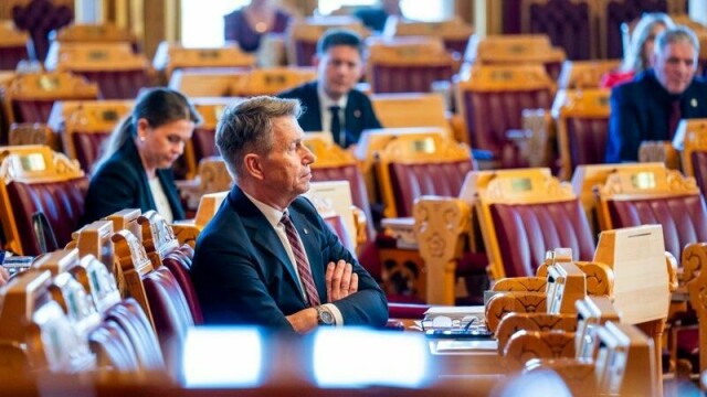 Energiminister Terje Aasland og regjeringen gikk på et nederlag i Stortinget når det gjelder åpningen for en 26. konsesjonsrunde.