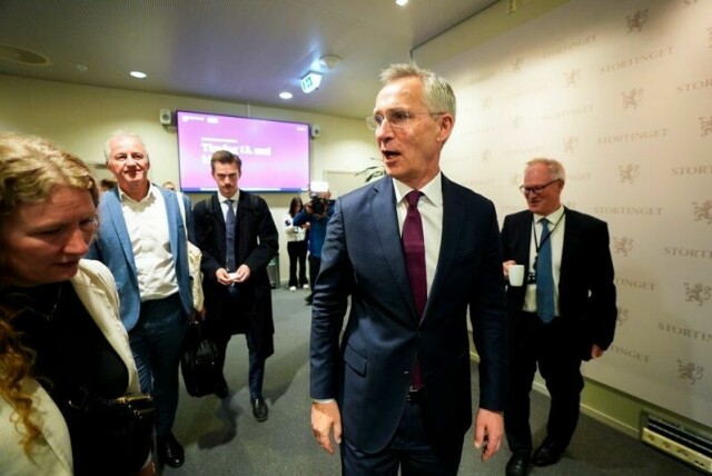 Finansminister Jens Stoltenberg (Ap) ble utfordret av flere partier på oljefondets investeringer i Israel under den åpne høringen i finanskomiteen på Stortinget tirsdag.