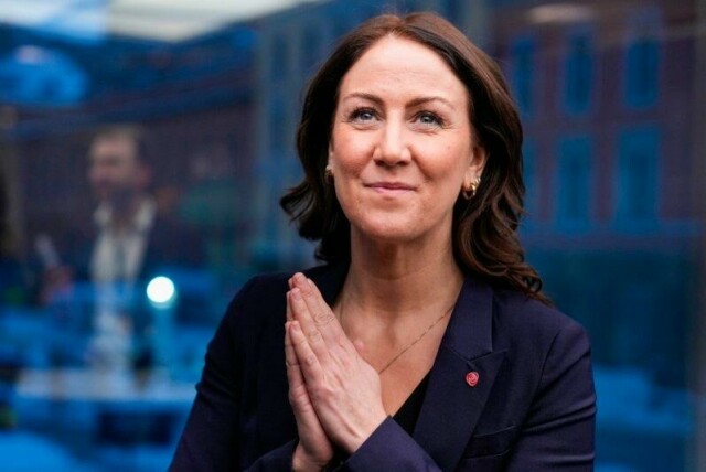 Arbeids- og inkluderingsminister Tonje Brenna (Ap) er glad for at aldersgrensen i det offentlige økes. Endringen skal gjelde fra nyttår.