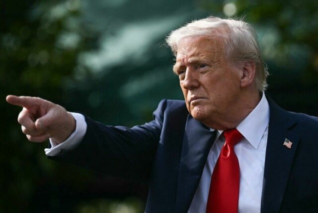 USAs president Donald Trump under sitt besøk på 2025 College Football National Champions, Ohio State Buckeyes, hvor han feiret lagets titteltriumf med en seremoni på South Lawn of the White House i Washington, DC, 14. april 2025. (Foto: Brendan SMIALOWSKI / AFP) / ALTERNATE