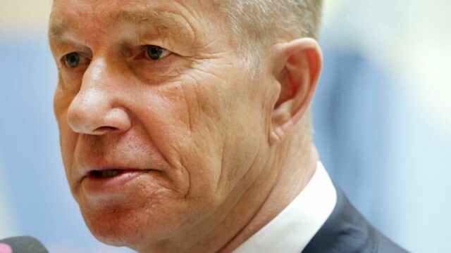 Energiminister Terje Aasland (Ap) har signert en samarbeidsavtale med sin polske kollega Paulina Hennig-Kloska.