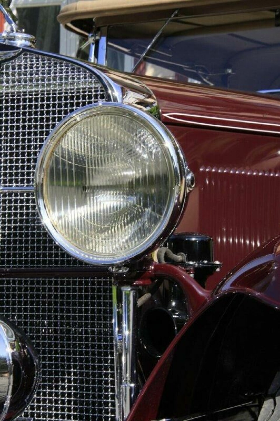 Selv om LaSalle var mindre enn Cadillac, var det ingen ting i veien med dimensjonene på lykter og annen utrustning. Selv om LaSalle var mindre enn Cadillac, var det ingen ting i veien med dimensjonene på lykter og annen utrustning. Foto: Ivar Engerud / Finansavisen