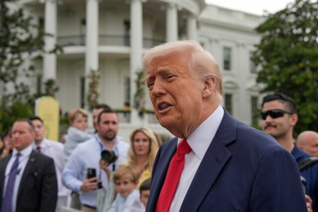 President Donald Trump sier han og kona Melania planlegger å delta i pave Frans' begravelse i Vatikanet.