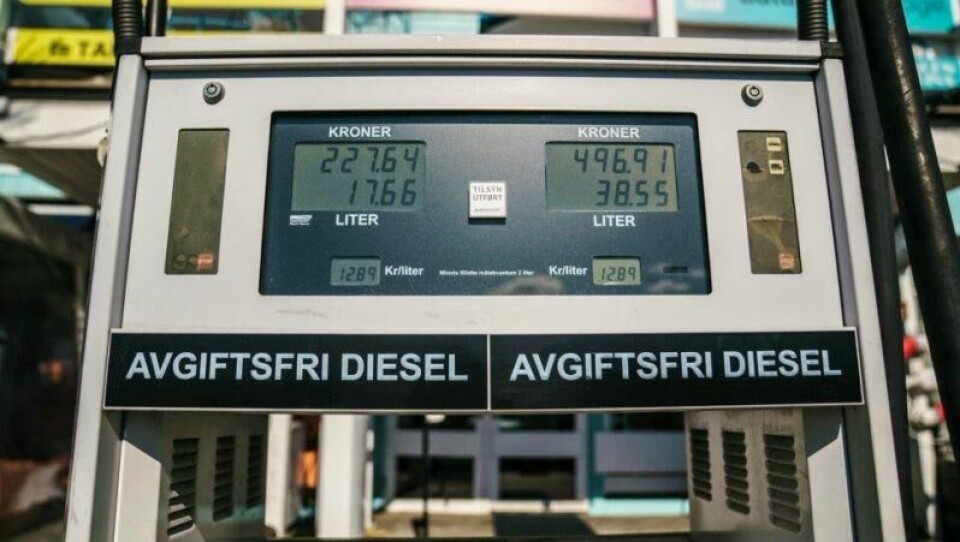 Pumper for avgiftsfri diesel finnes mange steder. Men bruker du dette i en bil som kjører på veien, risikerer du en solid smell. Foto: Stian Lysberg Solum / NTB Pumper for avgiftsfri diesel finnes mange steder. Men bruker du dette i en bil som kjører på veien, risikerer du en solid smell. Foto: Stian Lysberg Solum / NTB