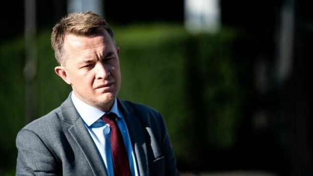 Norge vil ikke konkludere med at Israel begår folkemord på palestinerne i Gaza, men det er ingen tvil om at det i beste fall ligger i randsonen av et folkemord, sier statssekretær Andreas Kravik (Ap) i Utenriksdepartementet.