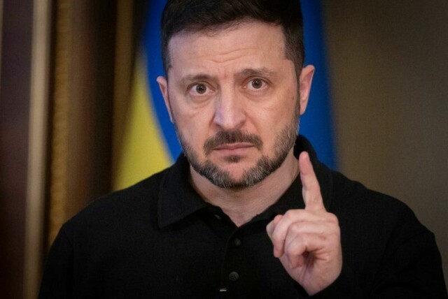 Ukrainas president Volodymyr Zelenskyj foreslår en forlenget våpenhvile med Russland.