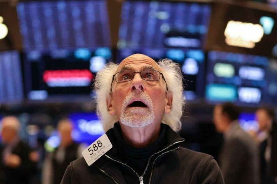 En trader jobber på gulvet på New York Stock Exchange (NYSE) ved børsåpningen i New York City, 15. april 2025. Børsene har svingt kraftig de siste dagene i kjølvannet av Trumps utspill i ulike retninger. (Foto av TIMOTHY A. CLARY / AFP) En trader jobber på gulvet på New York Stock Exchange (NYSE) ved børsåpningen i New York City, 15. april 2025. Børsene har svingt kraftig de siste dagene i kjølvannet av Trumps utspill i ulike retninger. (Foto av TIMOTHY A. CLARY / AFP) Foto: AFP/NTB