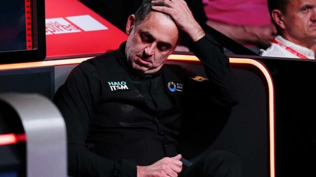 Ronnie O'Sullivan ble utklasset i semifinalen i snooker-VM.