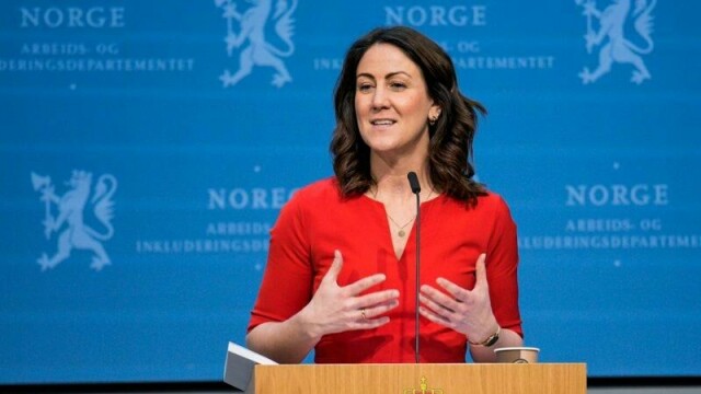 Arbeidsminister Tonje Brenna (Ap) vil løfte pensjonen for folk som går av på særaldersgrense.