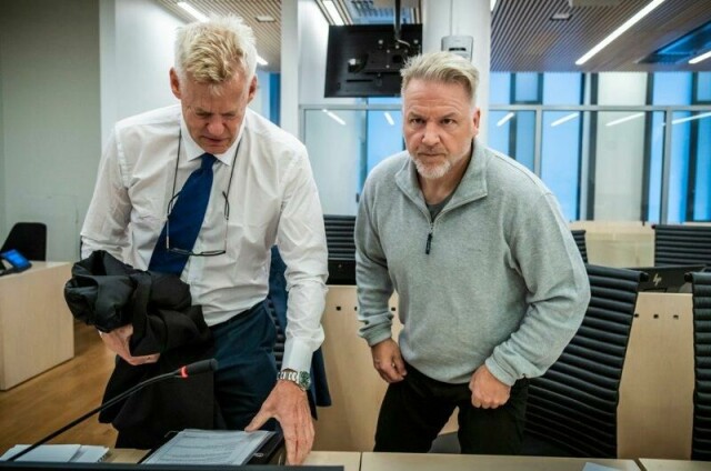 Fengslingen for drapssiktede Stig Millehaugen utløper tirsdag. På nytt begjærer 55-åringen seg prøveløslatt. Her sammen med sin advokat Morten Furuholmen.