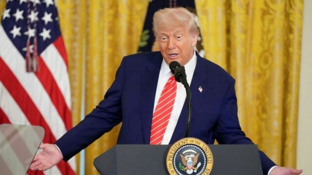 President Donald Trump sier han er glad for at pave Leo XIV er amerikaner.