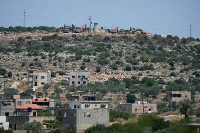 En israelsk bosetning nær landsbyen Bruqin på den okkuperte Vestbredden.