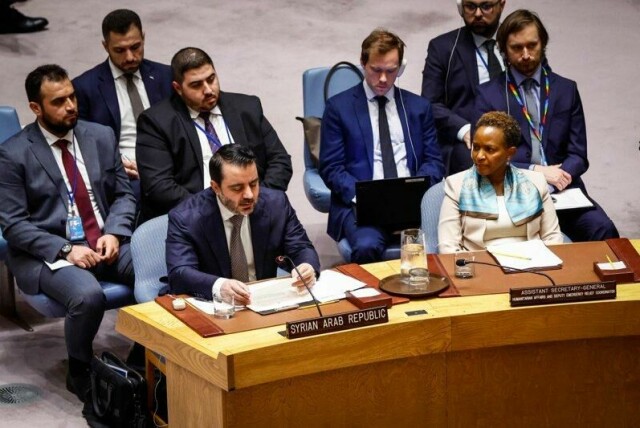 Syrias utenriksminister Asaad Al-Shibani taler i FNs sikkerhetsråd.