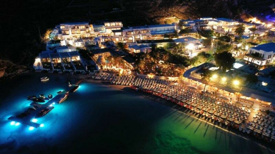 Psarou er en populær strand på Mykonos, og huser blant annet strandklubben Nammos. Psarou er en populær strand på Mykonos, og huser blant annet strandklubben Nammos. Foto: Shutterstock / NTB
